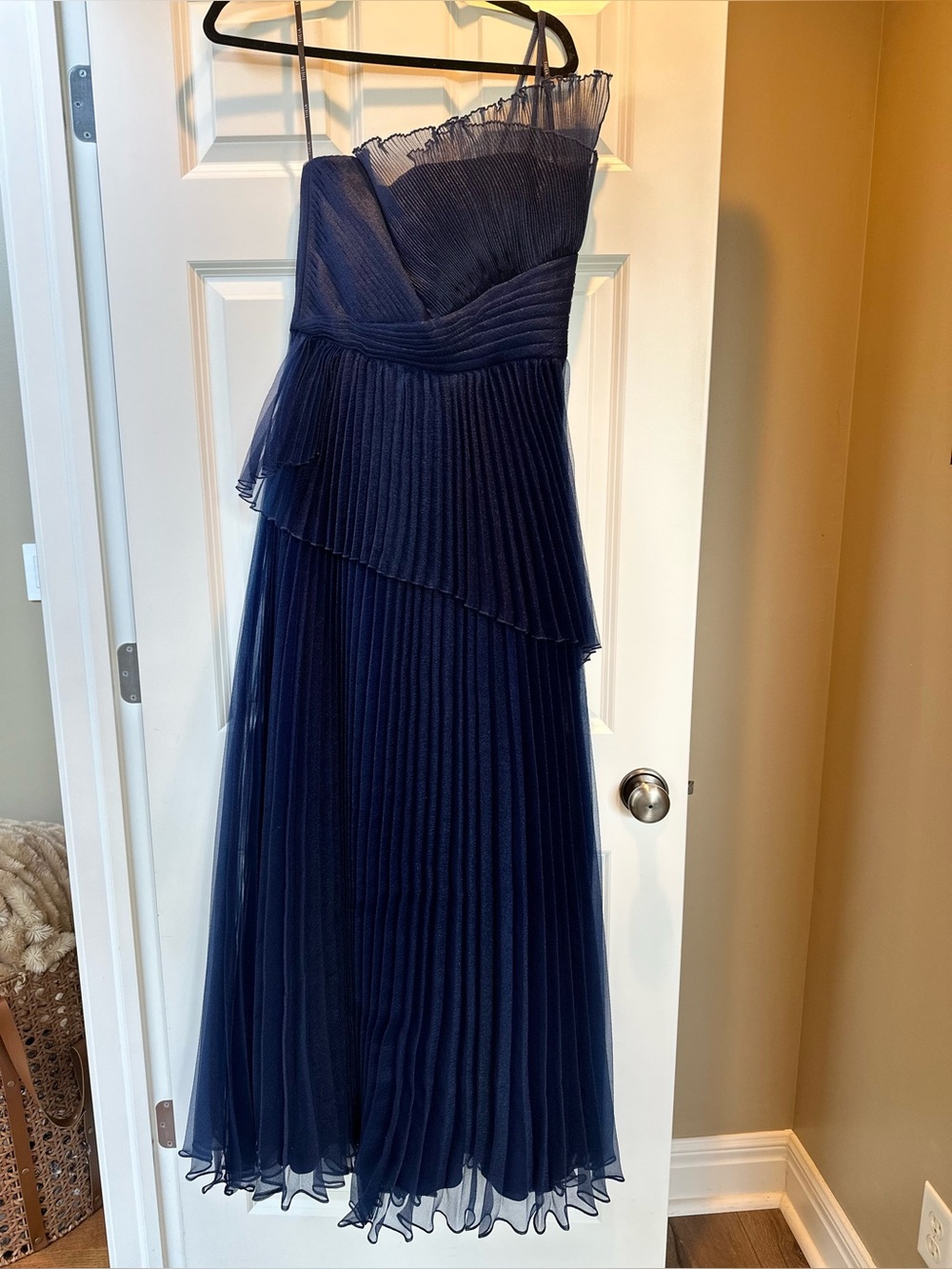 Theia Strapless Pleated Dress in navy Sz 6